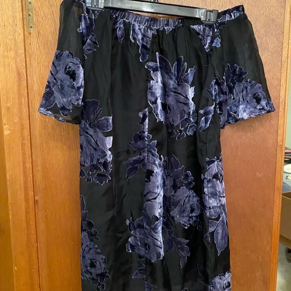 Off the shoulder dress - Picture 2 of 3